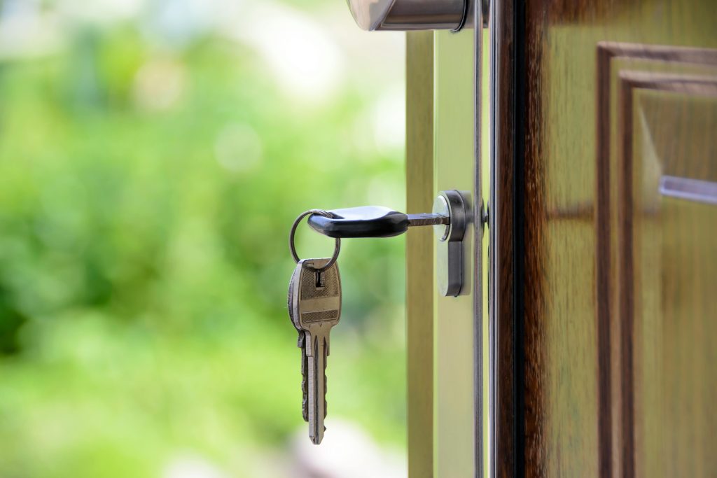 Impuestos al vender una vivienda: entrega de llaves tras la venta del inmueble